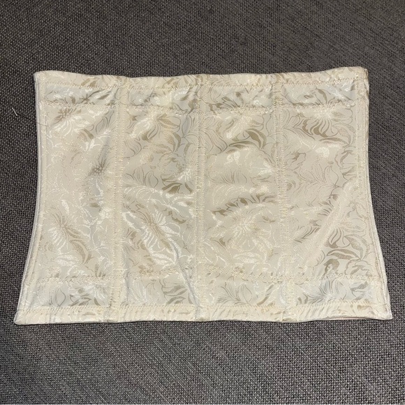 Maidenform Other - Maidenform waist trainer corset, creme beige color, hook & eye closure, size 2X